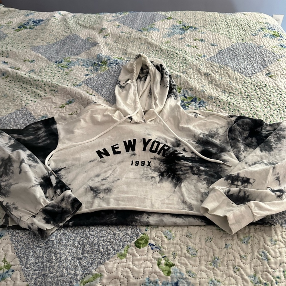 NWOT cropped tie dye New York hoodie.